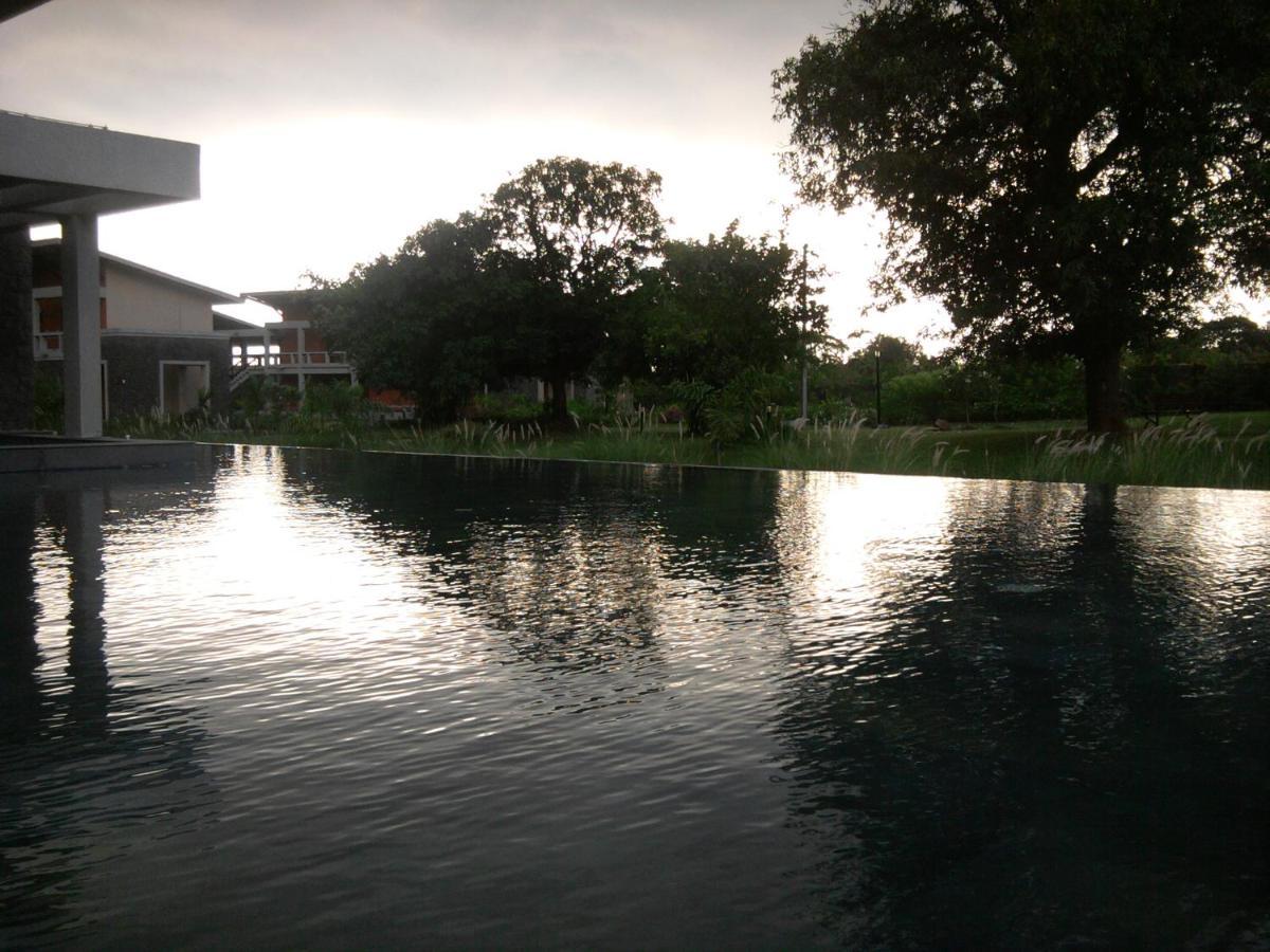 Fountainhead Hotel Alibag Bagian luar foto