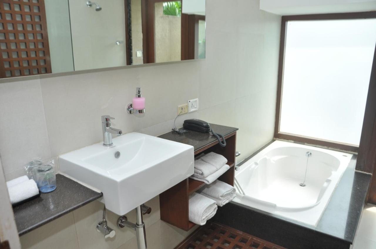 Fountainhead Hotel Alibag Bagian luar foto