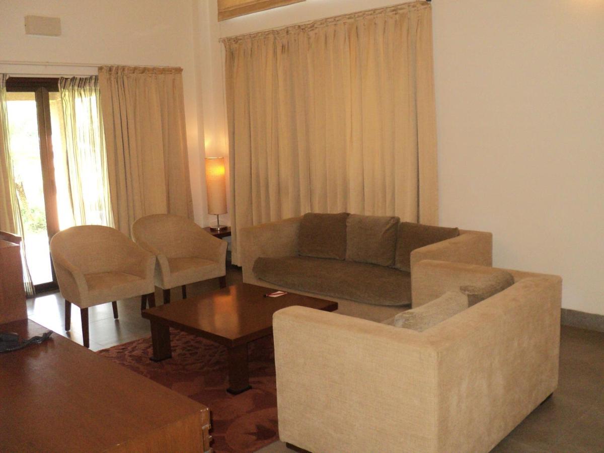 Fountainhead Hotel Alibag Bagian luar foto