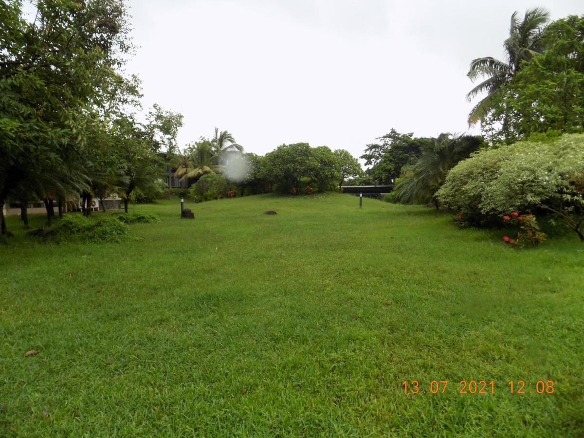 Fountainhead Hotel Alibag Bagian luar foto