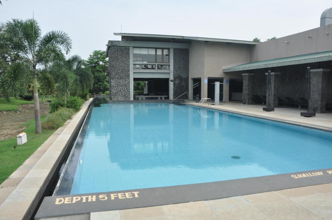 Fountainhead Hotel Alibag Bagian luar foto
