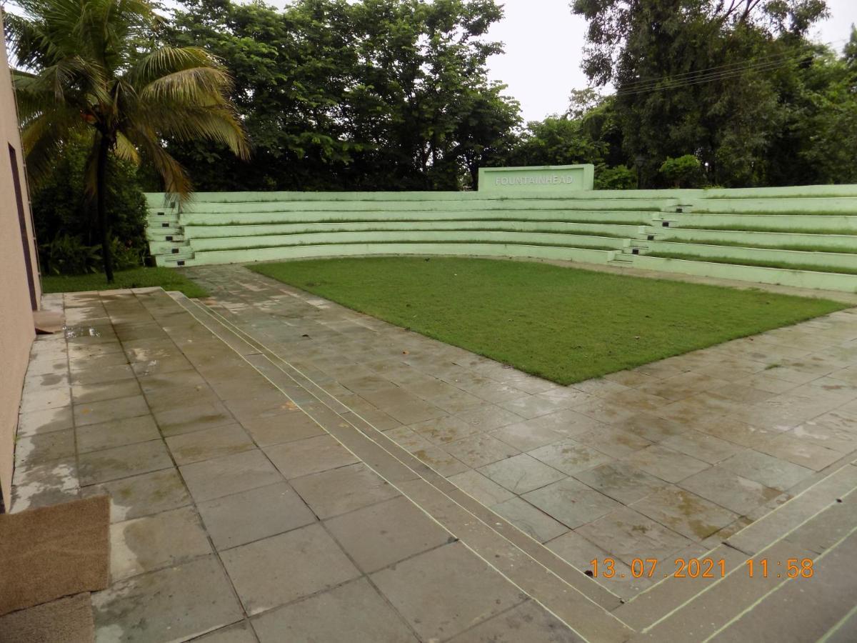 Fountainhead Hotel Alibag Bagian luar foto
